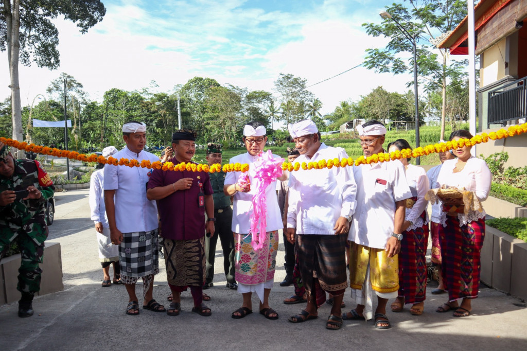 Sekda Adi Arnawa Hadiri Karya Manca Kelud Sekaligus Peresmian TPS3R Desa Gulingan